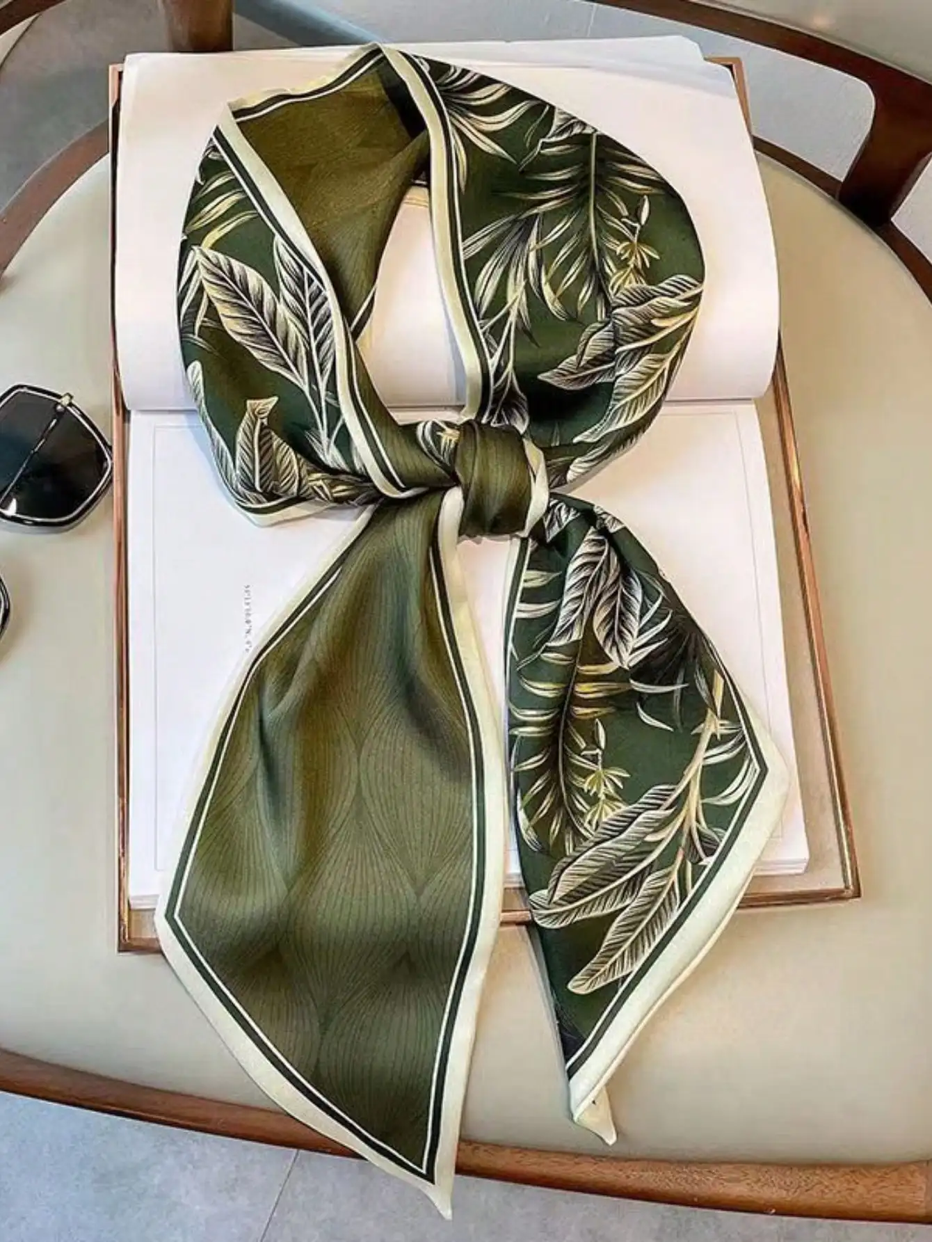 Écharpe carrée décontractée en - Scarf Silk Square avis et prix